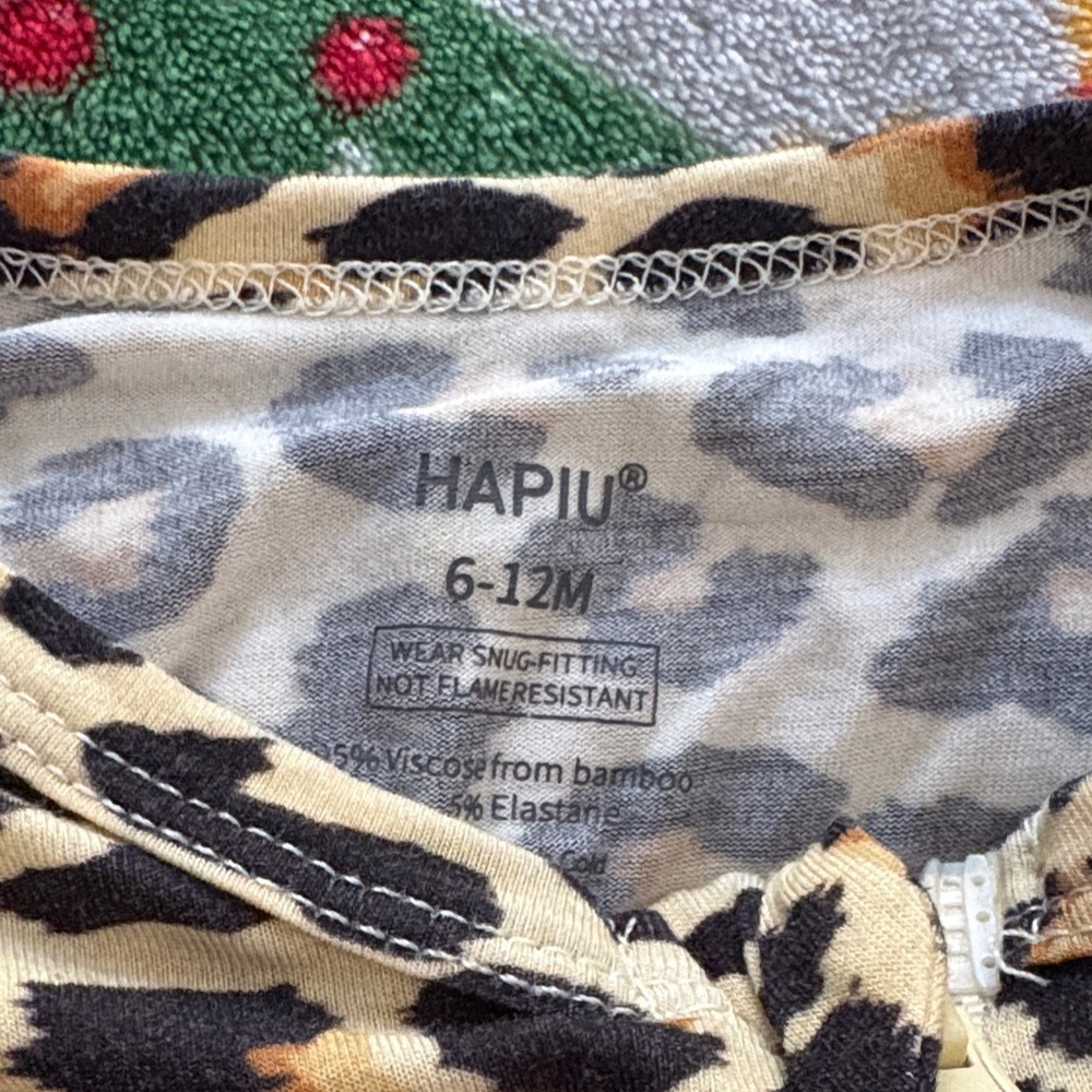 Hapiu Bamboo Leopard Sleeper - Picture 2 of 4